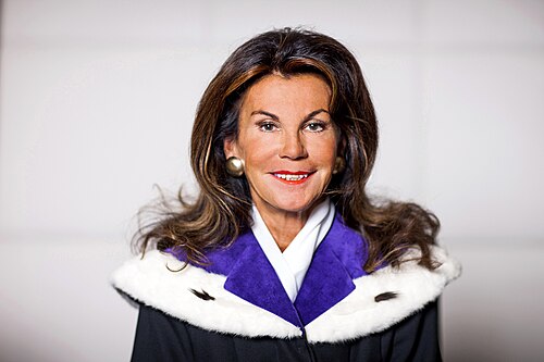 Porträt von Brigitte Bierlein
